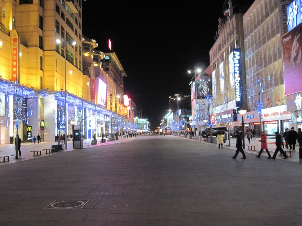 Wangfujing at night. I know I've already done a post committed exclusively to this street but it's still pretty and I still bike by there, so hey.